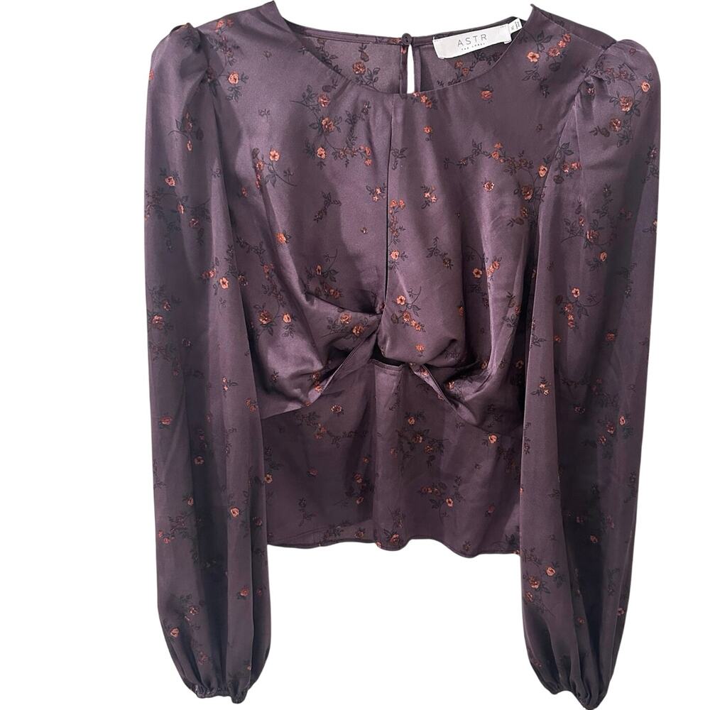 ASTR The Label Twist Front Floral Satin Keyhole Balloon Sleeve Top Plum, 
XL